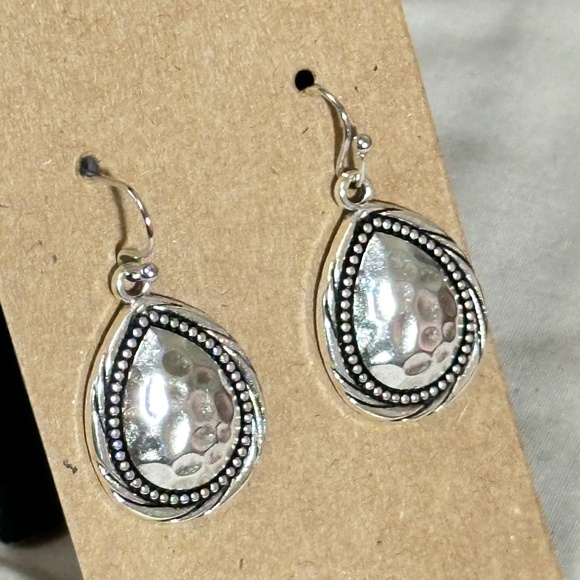 2/$20 Silver Tone Hammered Pear Shape Hook Earrings Retro NWOT - Picture 8 of 11